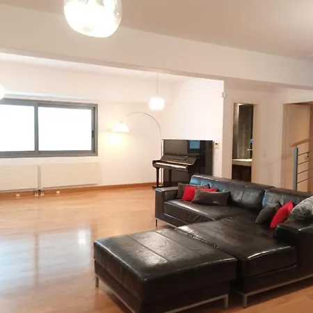 Ultra-modern Living, Luxe 4br With Private Outdoor Pool Athens