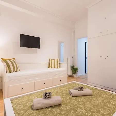 At Megaro Mousikis St Semi Basement 1bed 2 Pers *