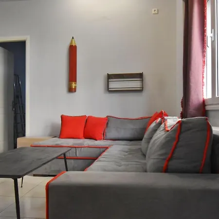 Apartment Rock, Few Steps From Acropolis Rocks!