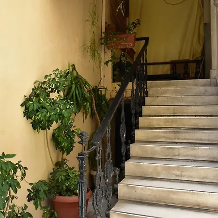 Hostel Zorbas *