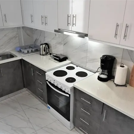 3bd Next To Metro Luxury