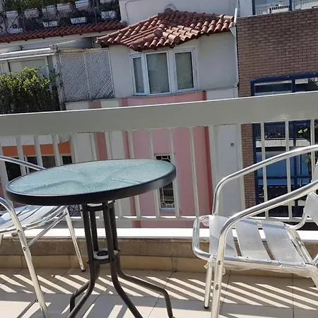 Apartment Blue - Center, 4 Bd, 2 Bath *