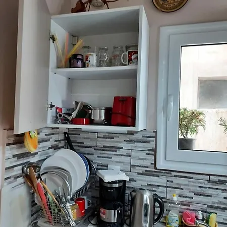 7 Stars Near Metro Apartment *