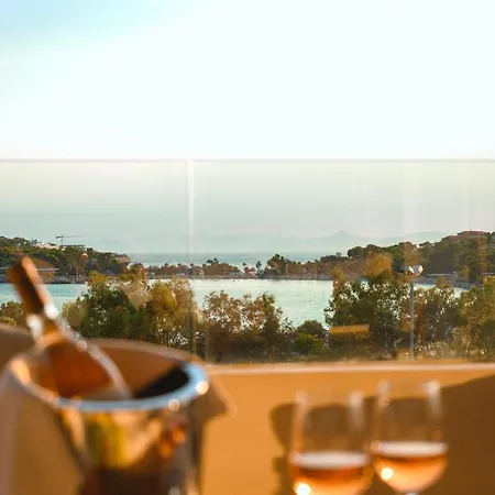 Hotel Somewhere Vouliagmeni 5*