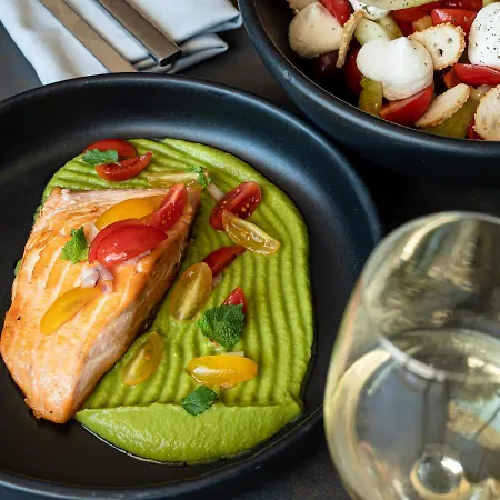 Somewhere Vouliagmeni Hotel 5*