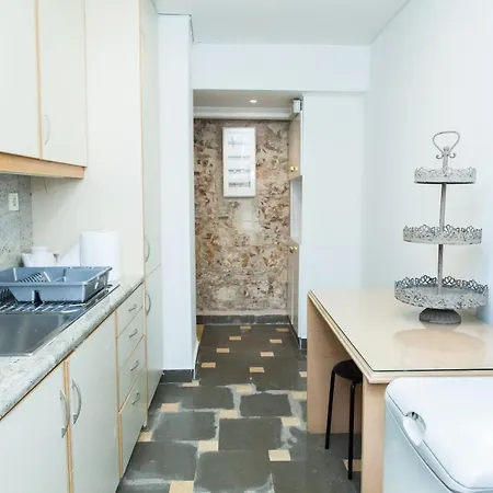Chic Charming Apt. Apartment *