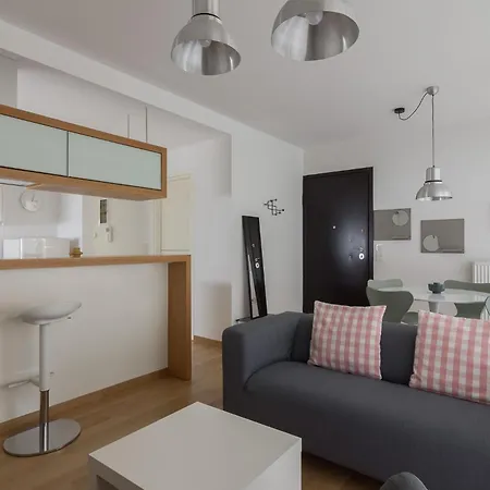 Apartment Bright Flat For 4 Near The Subway *