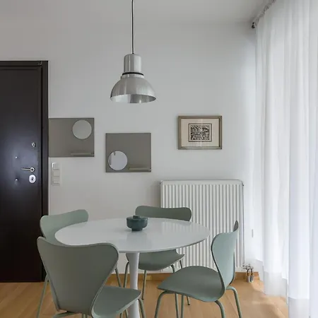Apartment Bright Flat For 4 Near The Subway