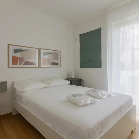 Apartment Bright Flat For 4 Near The Subway *