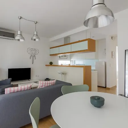 Bright Flat For 4 Near The Subway Apartment Athens