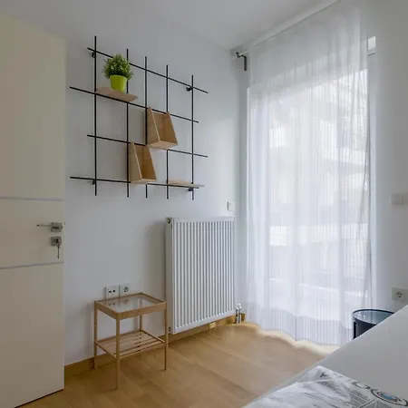 Apartment Bright Flat For 4 Near The Subway *
