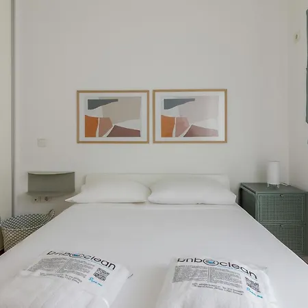 Bright Flat For 4 Near The Subway Apartment Athens