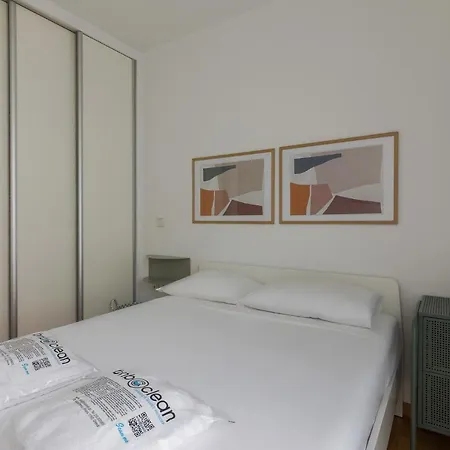 Apartment Bright Flat For 4 Near The Subway