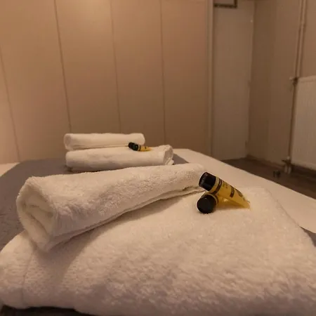 Luxury 10' From The Center! * Athens