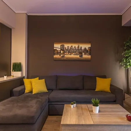 Luxury 10' From The Center!
