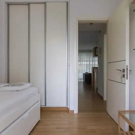 Apartment Bright Flat For 4 Near The Subway *