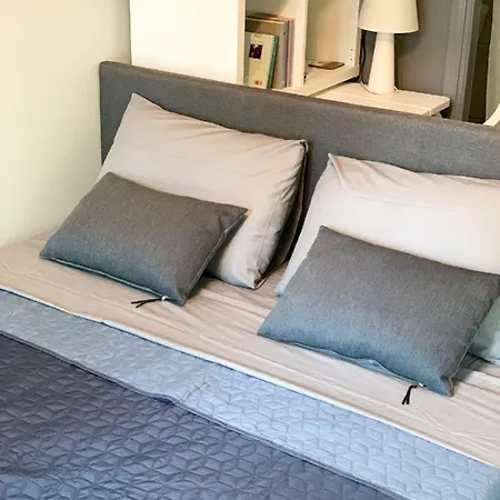 Confidential Apartment, Prime Location Holiday home *