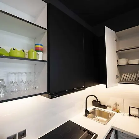 - Plaka, 3, Kydathinaion Str. Apartment