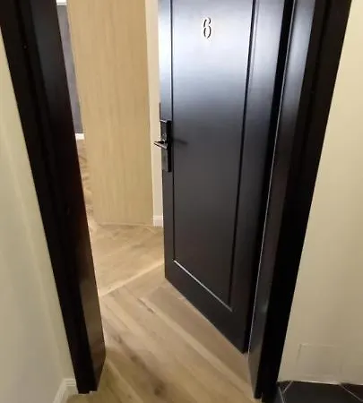 Triple A - 3 Squares - Free Parking! Apartment *