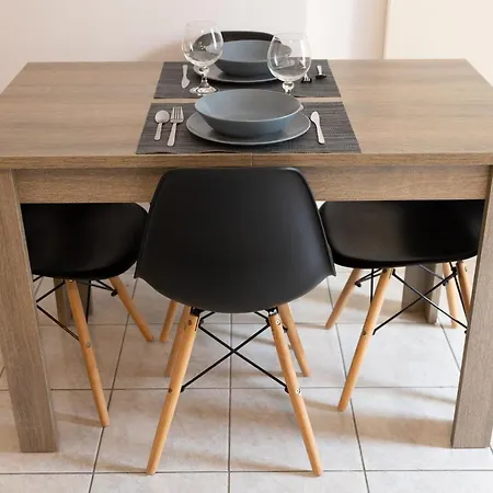 Spacious Close To The Sea And The Center Apartment Athens