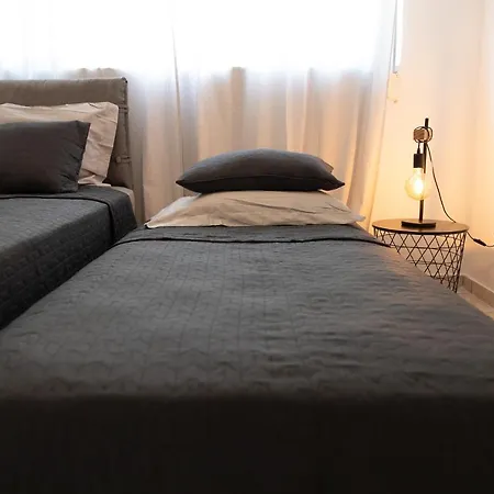 Spacious Close To The Sea And The Center *