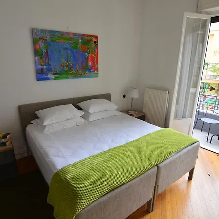 Apartment Bauhaus Building With Green Roof Top Terrace - Ep16