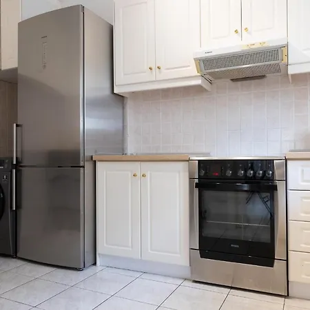 Spacious Close To The Sea And The Center Apartment