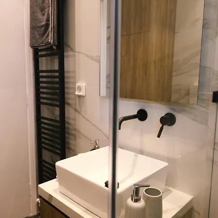 Apartment Spacious Close To The Sea And The Center Athens