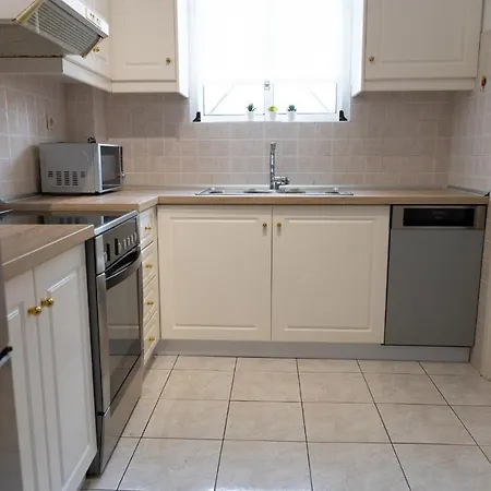 Spacious Close To The Sea And The Center Apartment Athens