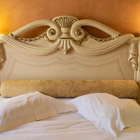 Anastazia Luxury & 2*
