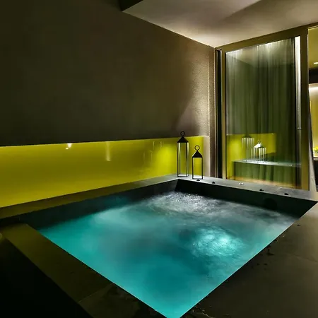 Nikiou Luxury Hotel 4*