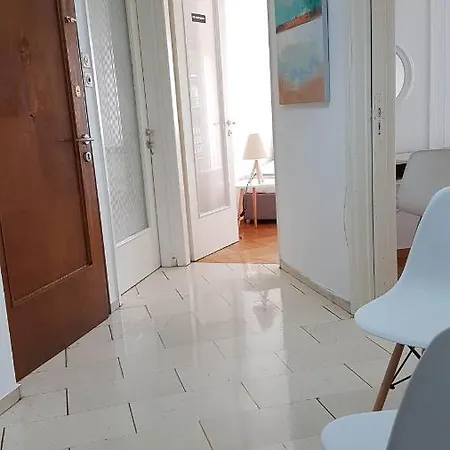 Orange - Center, 3 Bd, 1.5 Bath * Athens