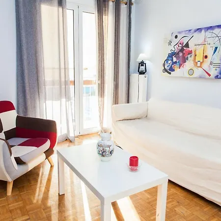 Quiet, Comfy With Balcony Near To Metro! *