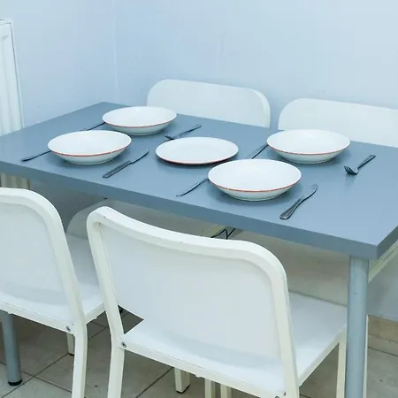 Quiet, Comfy With Balcony Near To Metro! Athens