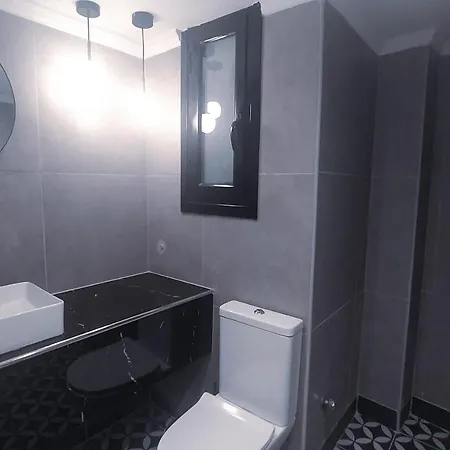 Stylish, Modern In Centre. Apartment