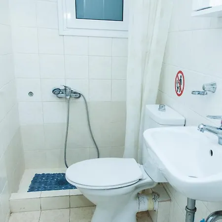 Apartment Quiet, Comfy With Balcony Near To Metro! *