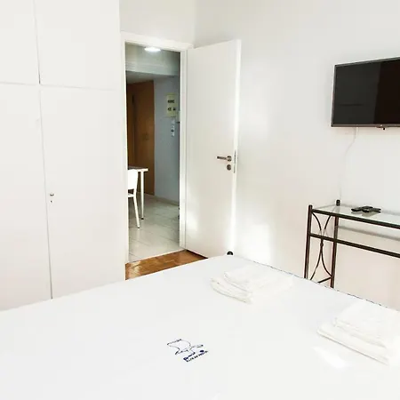 Quiet, Comfy With Balcony Near To Metro! Apartment Athens