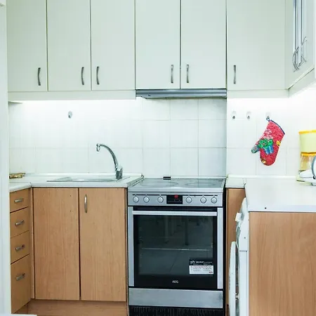 Quiet, Comfy With Balcony Near To Metro! Atene