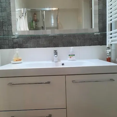 Apartment One Bedroom New With Large Living *