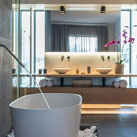 Hub Luxury Living In Apartment
