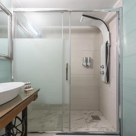 Stylish Luxury At Ampelokipi Metro Station Apartment *