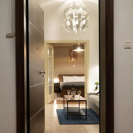 Nikis Artistic Flat/ Syntagma Square Apartment *