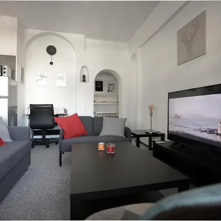 Modern 2 Bedroom Next To Metro - Marousi Apartment Athens