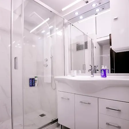 Modern 2 Bedroom Next To Metro - Marousi Apartment