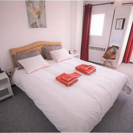 Modern 2 Bedroom Next To Metro - Marousi Apartment Athens