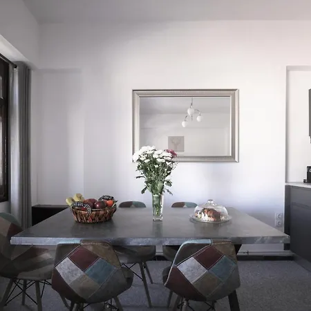 Modern 2 Bedroom Next To Metro - Marousi Apartment