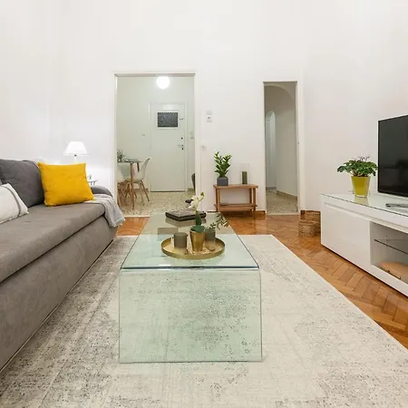 Nadia's Boutique Apartment,