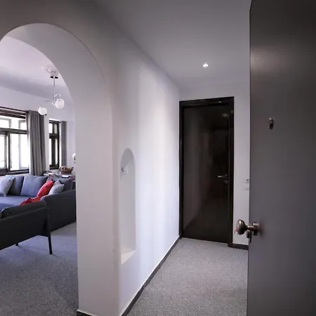 Modern 2 Bedroom Next To Metro - Marousi