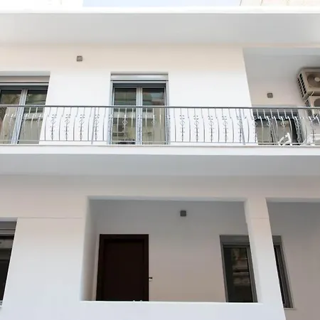 Renovated 5 Bdr House Near Acropolis - New Beds, Terrace & Yard Atene