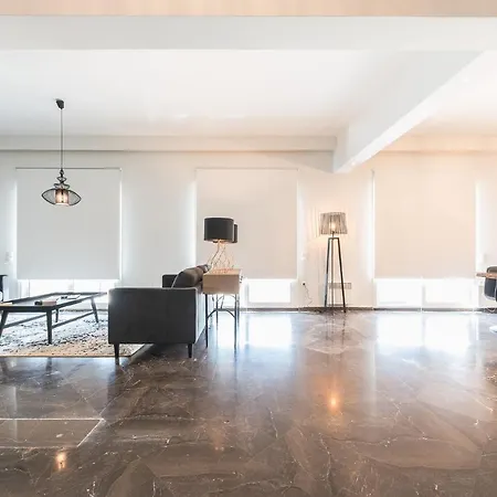 Traveler's Dream 4 Brdm Renovated Penthouse *